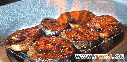 火焰石头烤鲅鱼