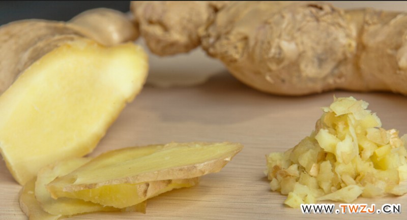 人们常说&ldquo;冬有生姜，不怕风霜&rdquo;，用生姜作调料不仅能使菜肴增味添香，而且生姜特有的辛辣味可以刺激人们的食欲，增加其胃口。